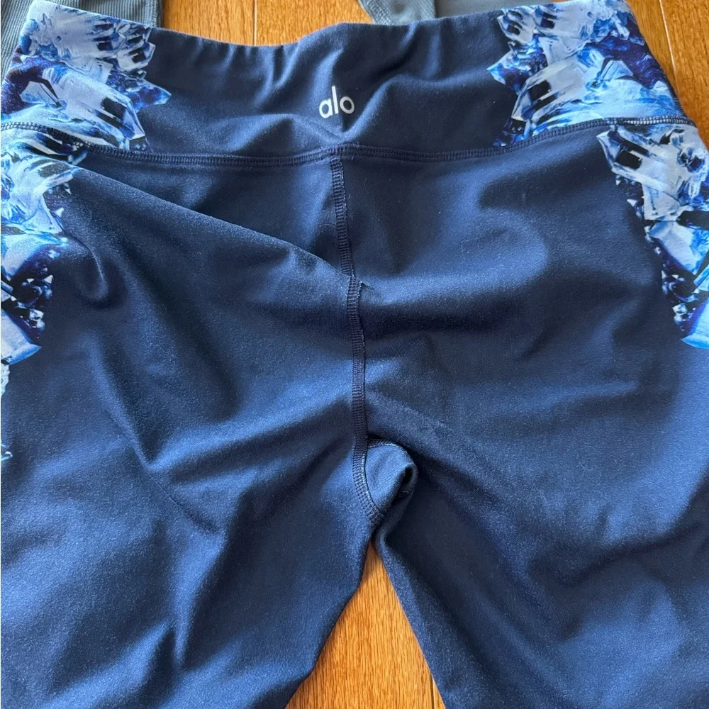 Alo Yoga Medium Goddess Legging - like new condition! - Picture 3 of 4